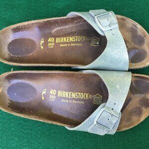 Women's Birkenstock Silver Sandals US Size 9.5